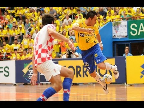 Falcão faz GOLAÇO de Lambreta e humilha goleiro • Reis do Drible 2017