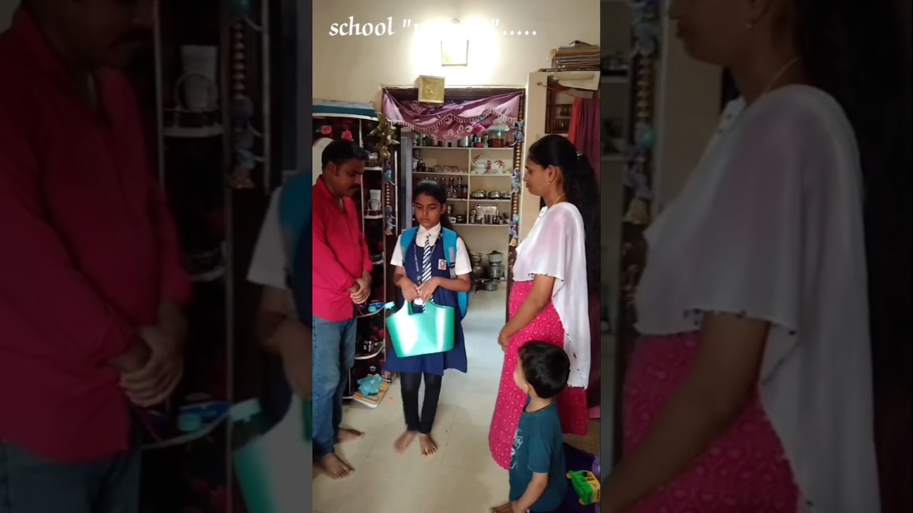 📚 పిల్లలు స్కూల్‌కి వెళ్లేటప్పుడు బాధపడుతున్నారు…కానీ Parents మాత్రం సెలబ్రేషన్ చేసుకుంటున్నారు..