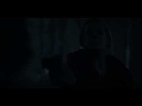 The Handmaids Tale 3x13- June getting chased by guard to save marthas and children