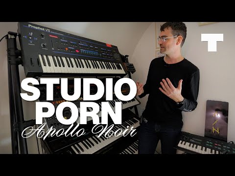 Un Jupiter-8, des synthés modulaires.. on visite le studio du producteur Apollo Noir l Trax Magazine