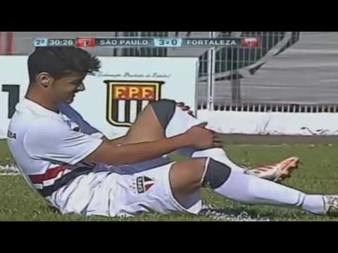 Melhores momentos do atacante Nelsinho Júnior.