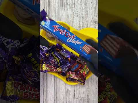 Cadbury Heroes Time Out Animal Biscuit Sweets Platter Filling ASMR #asmr #cadbury #heroes