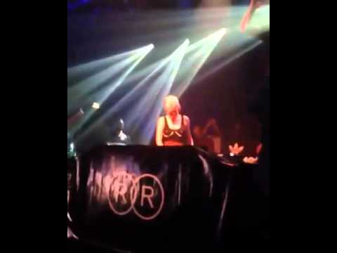 Iggy Azalea performing with Skrillex at La Machine Du Moulin Rouge in Paris (France) today. 🇫🇷