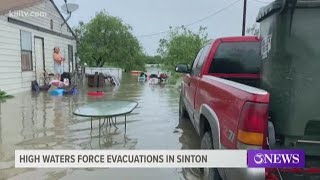 High flood waters cause residents in Sinton to evacuate their homes