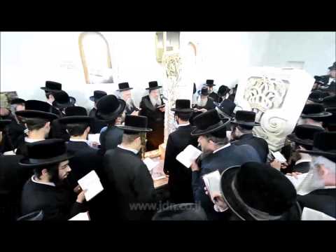 Nadvorna Rebbe Visiting The Tziyun Of R' Mordechai Founder Of The Chassidus - 5775