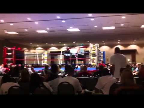 Omar Osmen boxing round 2