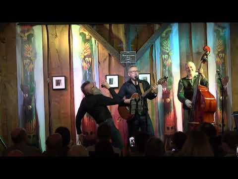 De Waltons am 11.3.2023in O'wei – Fire / In The Ghetto