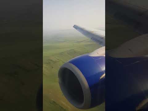 Blue Air Boeing 737-800 Landing at Cluj-Napoca