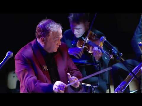 Mike Batt - Caravan Theme (Live at Cadogan Hall)