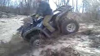preview picture of video 'Dave diggin holes with his  27 Super Swamper Vampires on his Yamaha 700 Grizzly'