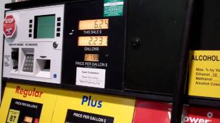 preview picture of video 'Gardner: Pumping Gas @ Shell, Pearson Blvd. (Exit 23, Route 2)'