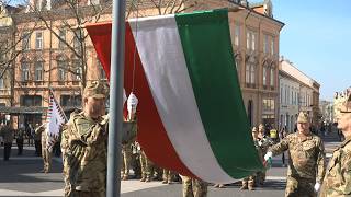 Így vonták fel a nemzeti színű lobogót Kaposváron