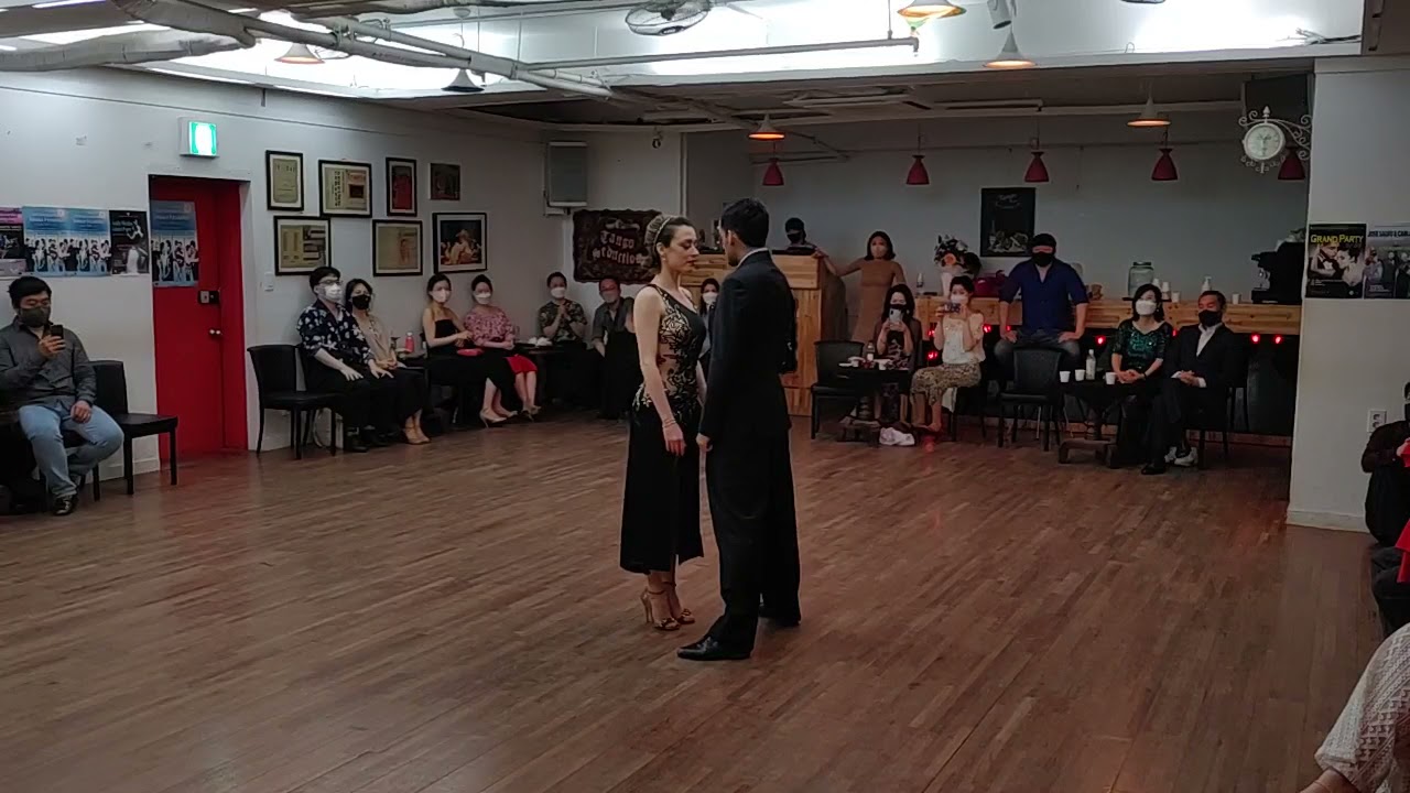 [Color Tango de Roberto Alvarez - Zum] Sebastián Acosta & Laura D'anna