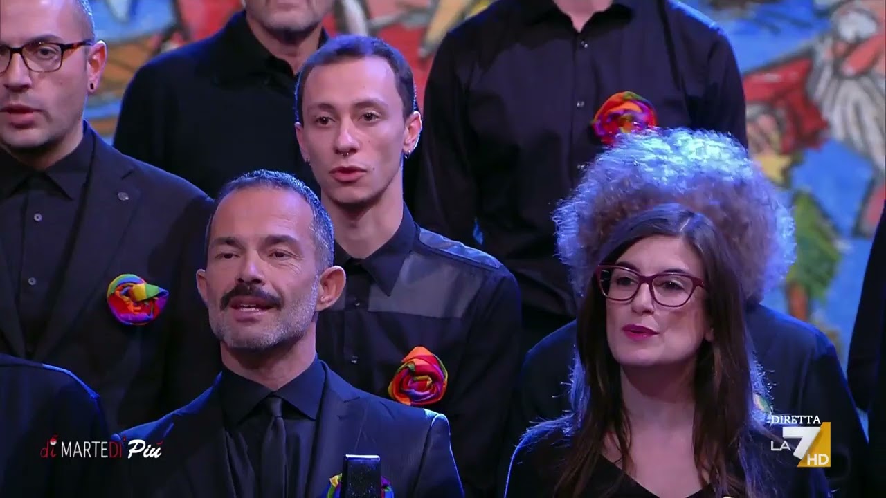 Roma Rainbow Choir interpreta 'Grace Kelly' di Mika per DiMartedì