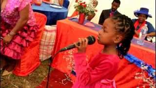 S&#39;phiwokuhle Shandu singing Lomhlengi ungubani.MOV