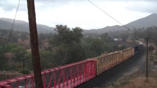 preview picture of video 'Union Pacific Manifest Through Woodford in the Pouring Rain HD'