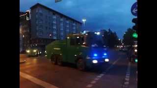 preview picture of video 'Berlin Demo 1. Mai 2014: Wasserwerfer und Räumpanzer im Einsatz'