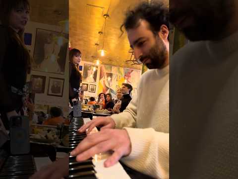 Famous Opera Singer sings QUEEN OF THE NIGHT in a restaurant! 😱