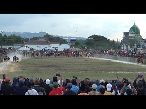 Bull Race Finals at the Friendship Event in Lap Blega Bangkalan.