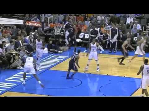 Jeff Teague dunks on Kevin Durant
