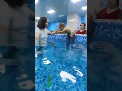Vídeo de bebê nadando 😀😍 #cutebaby #viral #kids #shorts