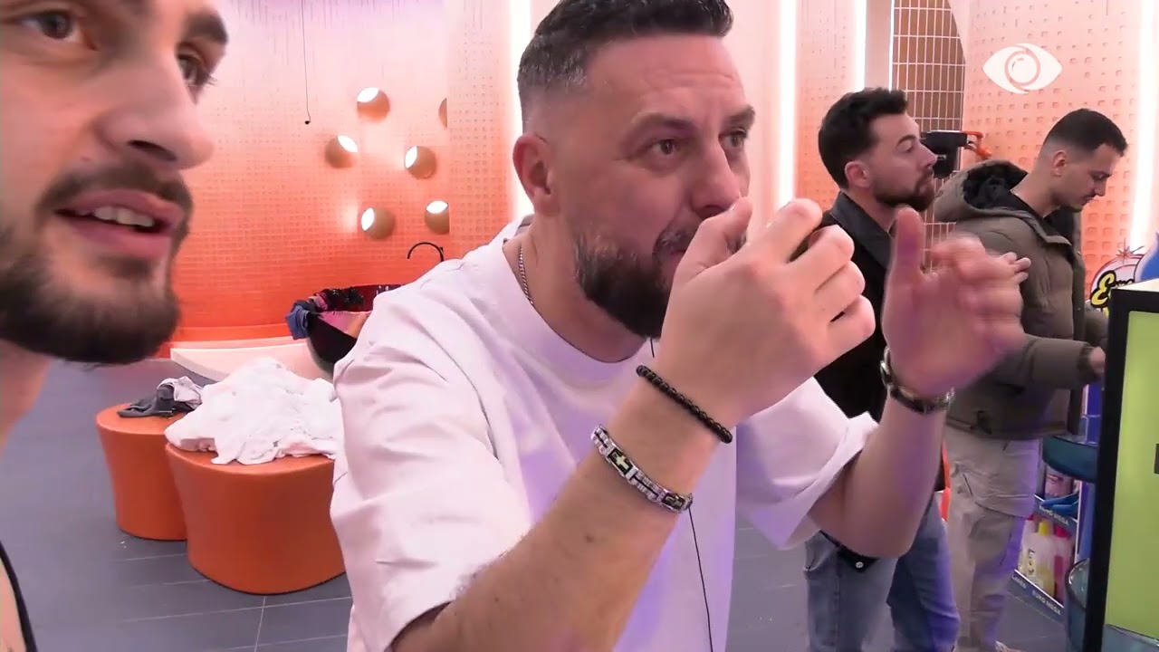 Gimbo po të merr mbretëreshën…/ Rogerti i drejtohet Mirit