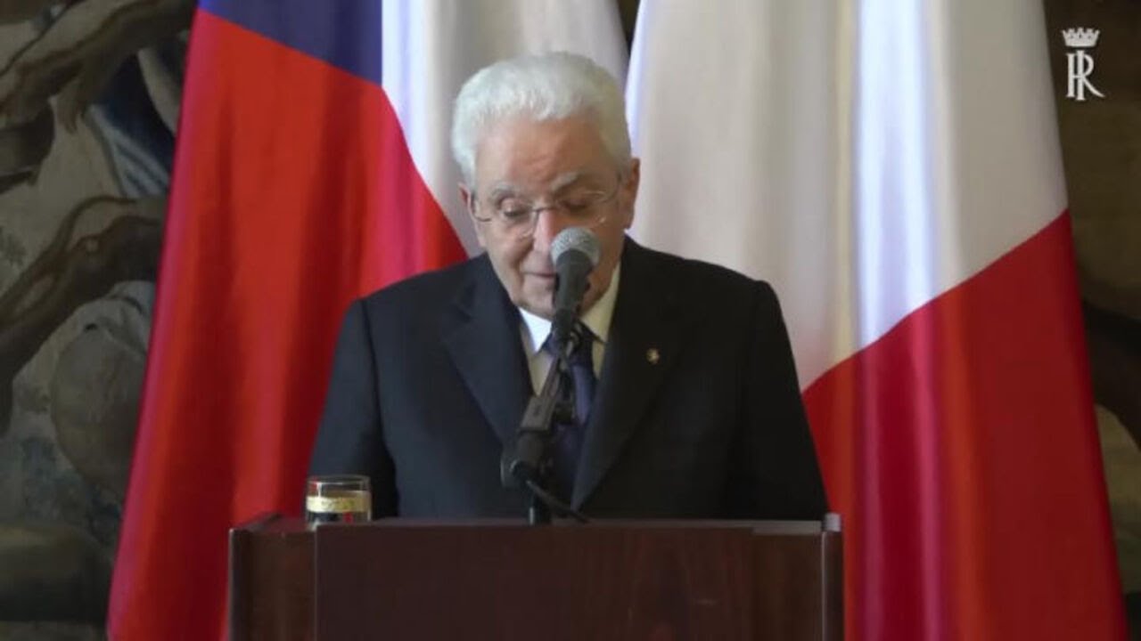 Mattarella a Praga: Dopo Ucraina indifferibile avere difesa comune Ue