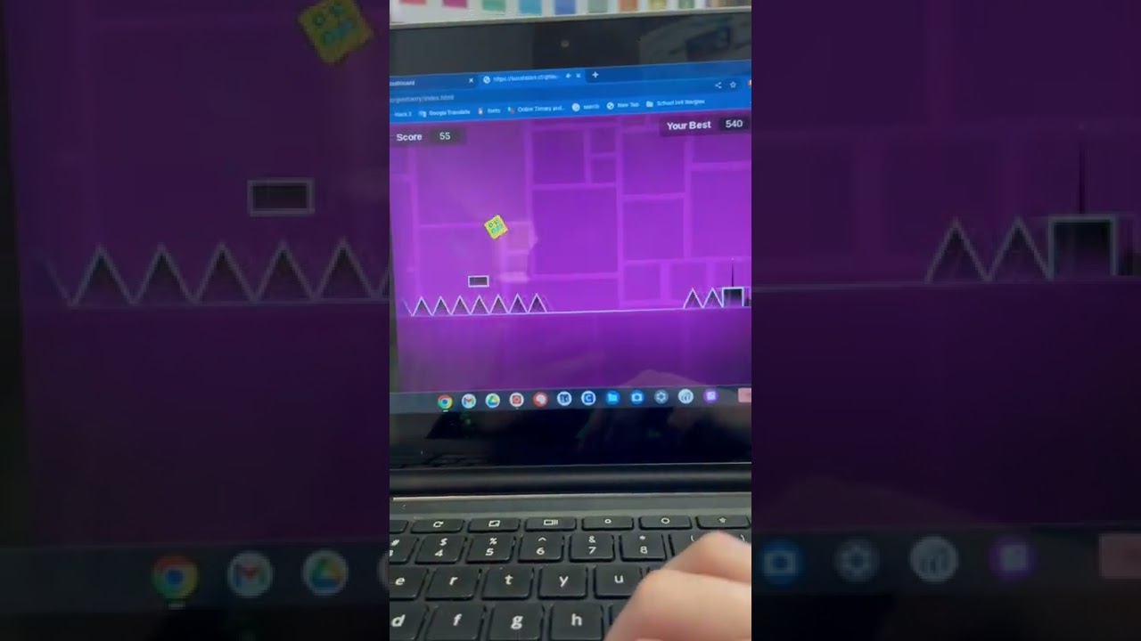 Geometry Dash on school chromebook (I suck lol)