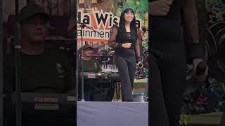 Download lagu Joget Hot Tiktok Biduan Dangdut - Dinding Kaca mp3 Download lagu Joget Hot Tiktok Biduan Dangdut - Dinding Kaca mp3