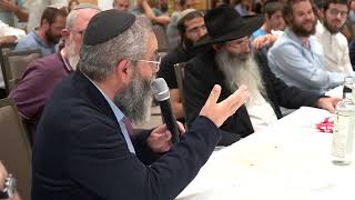 כנס תלמידי הרב שטיינזלץ תשפ"ב -מיכאל עלוש מספר על הרב שטיינזלץ (תלמידי הרב עדין אבן ישראל (שטיינזלץ) זצ"ל) - התמונה מוצגת ישירות מתוך אתר האינטרנט יוטיוב. זכויות היוצרים בתמונה שייכות ליוצרה. קישור קרדיט למקור התוכן נמצא בתוך דף הסרטון