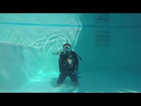 learn how demonstrate Regulator recovery in padi open water diving course