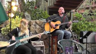Brynn and Martin perform &quot;Mayor of Simpleton&quot; by XTC
