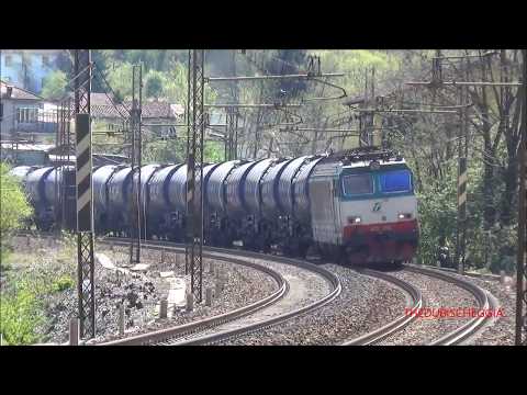 STROBAZZATE DAI TRENI IN TRANSITO A RIGOROSO.(AL) LINEA LENTA DEI GIOVI. MERC. 15 - 4 - 2015.
