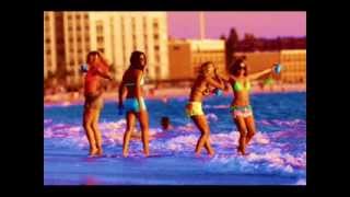 Download lagu Pnau Baby Breakbot Remix mp3