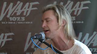 Bronson Arroyo Performs "If I Had A Gun" by Noel Gallagher's High Flying Birds