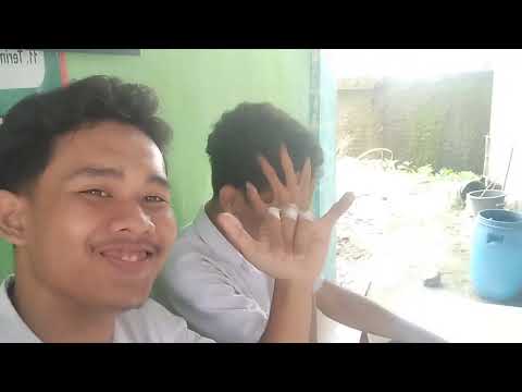 duduk di kantin bersama kawan coyy