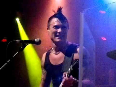Nitrodive, Get Out Of The Way, live in Aarburg Switzerland, am 12.10.12
