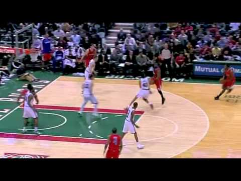 Ryan Gomes beats the halftime buzzer with the 3-pointer