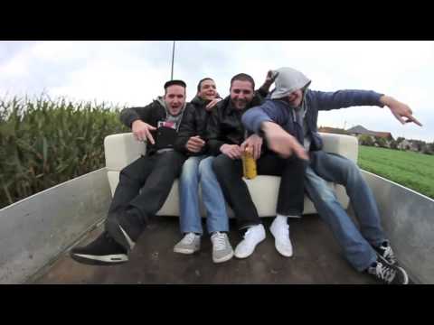 Dans le sofa  Senamo La Smala