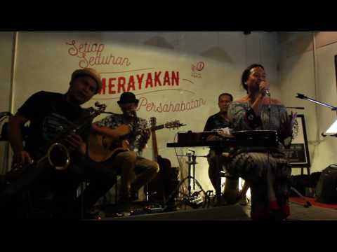 Bonita and The Hus Band live belongToEachOther tour 2017 part 4