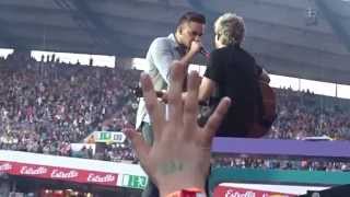 Liam beatboxing and Harry talking (Gothenburg, Sweden)
