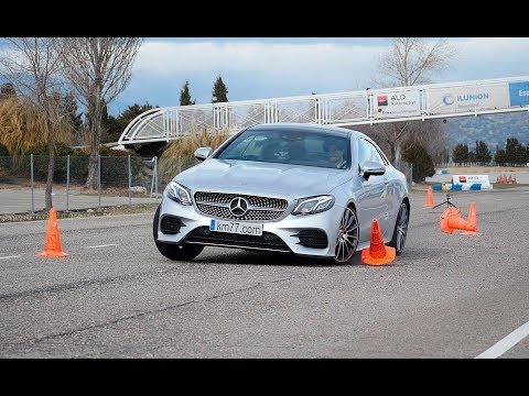 Mercedes-Benz E Coupé 2017 – Maniobra de esquiva (moose test) y eslalon | km77.com