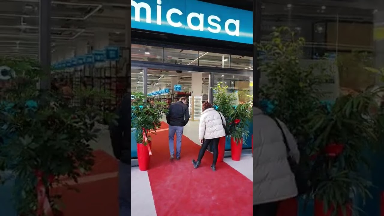 El nuevo centro comercial de Vilanova abre al público