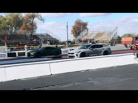 2022 Kia Stinger GT vs 2022 Mustang GT 500 quarter mile race.