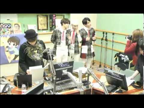131031 Sukira - Ryeowook & SHINee photo taking