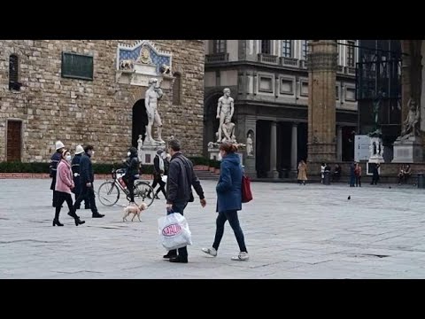 Coronavirus, a Firenze tanti passanti tra i luoghi simbolo della città