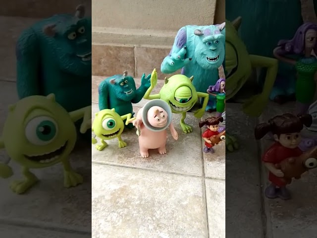 Vídeo relacionado con Disney Store: Peluche de Mike Wazowski, Monstruos S.A., 27 cm, Peluche confeccionado en un Tejido Suave al Tacto con un Ojo Bordado Grande y Cuernos tridimensionales, Adecuado para Todas Las Edades