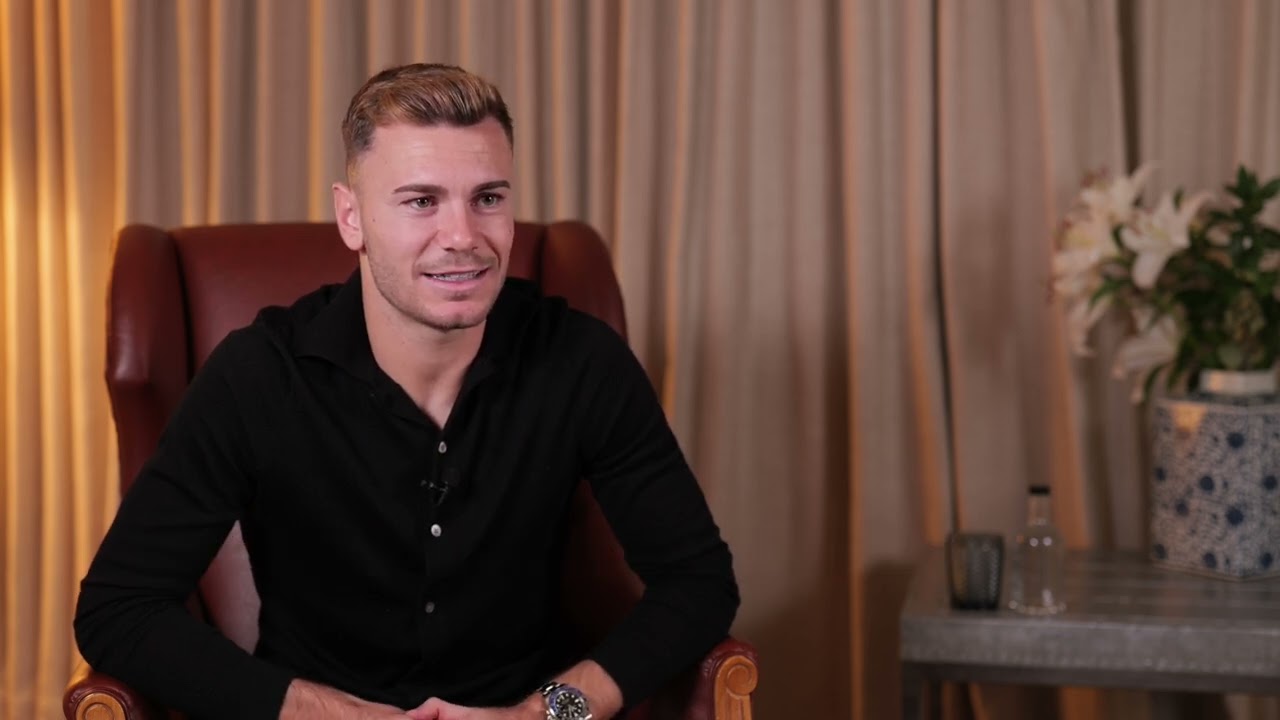 El futbolista Toni Lato compta com est&agrave; planificant el seu futur financer de cara a la seva retirada.