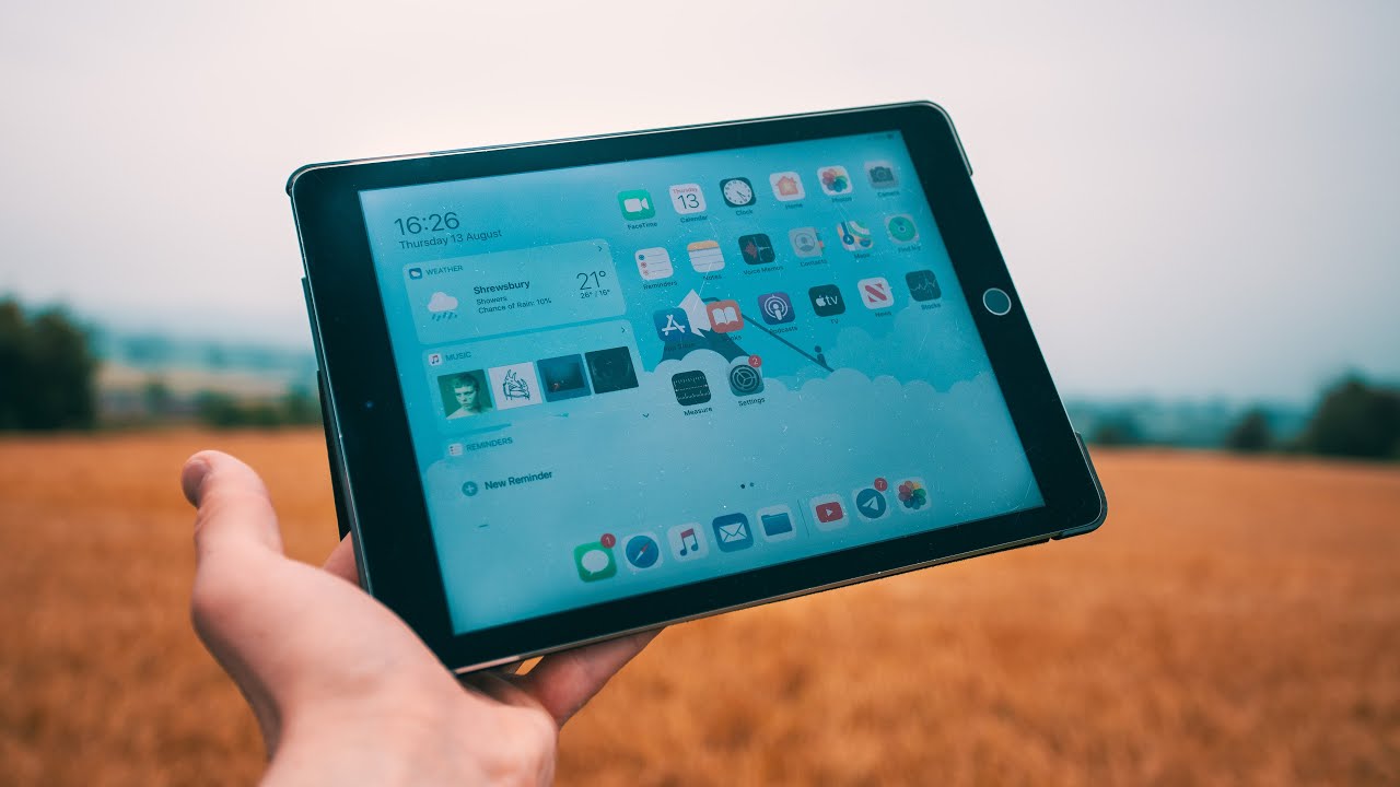 Should you still buy the iPad Pro 9.7 in 2020? A VERY Long term Review!