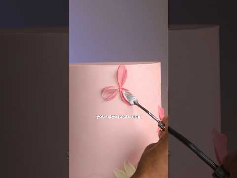 How to use a paellet knife to decorate a cake